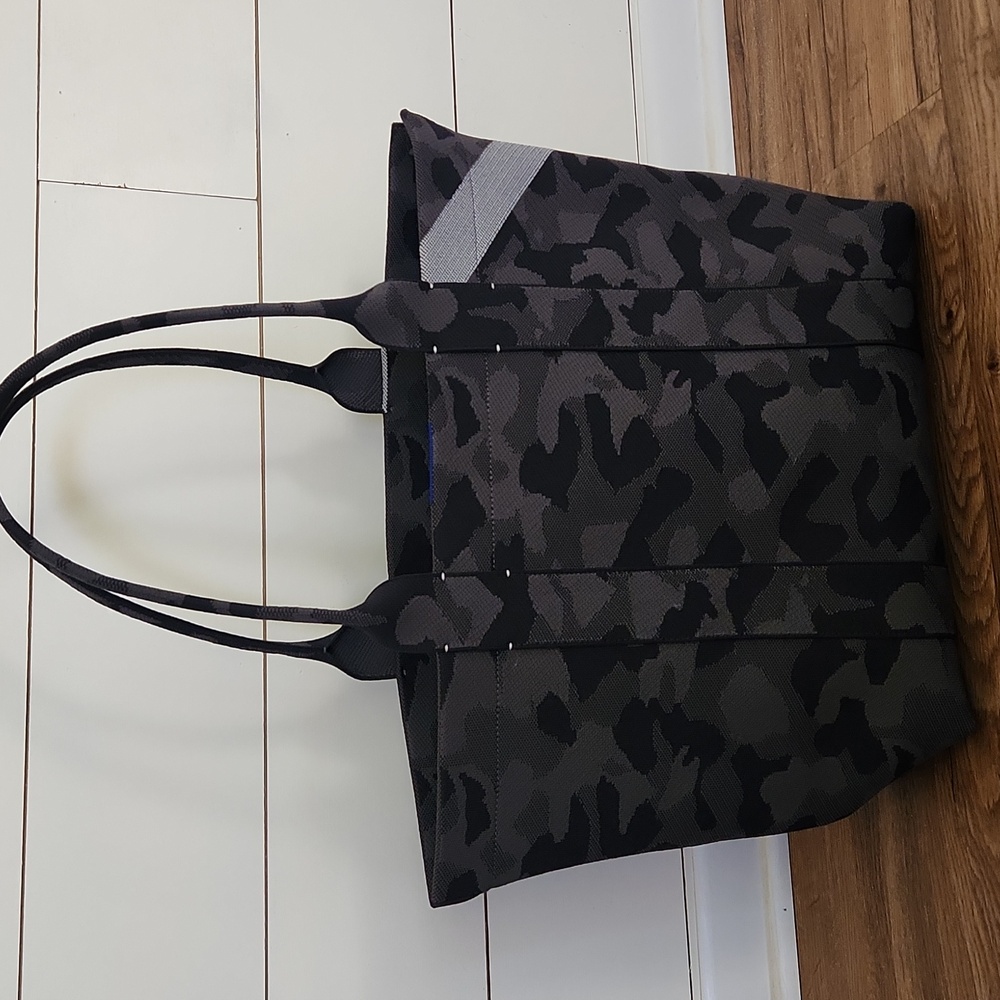 Rothy's The Essential Tote in Slate Camo